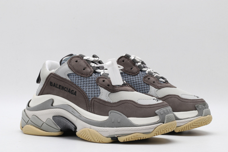 Ba*len*cia*ga triple s